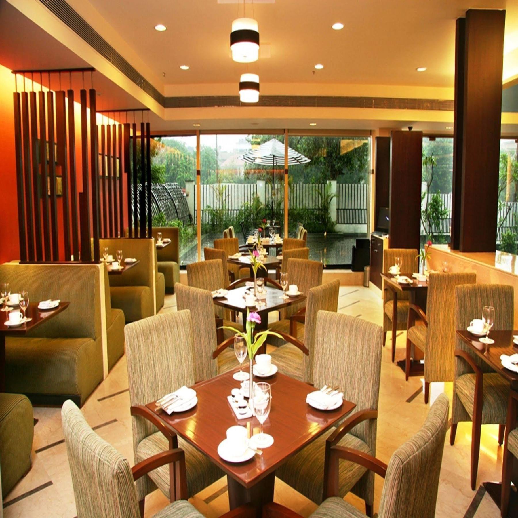 Muse Sarovar Portico Nehru Place Nuova Delhi Esterno foto