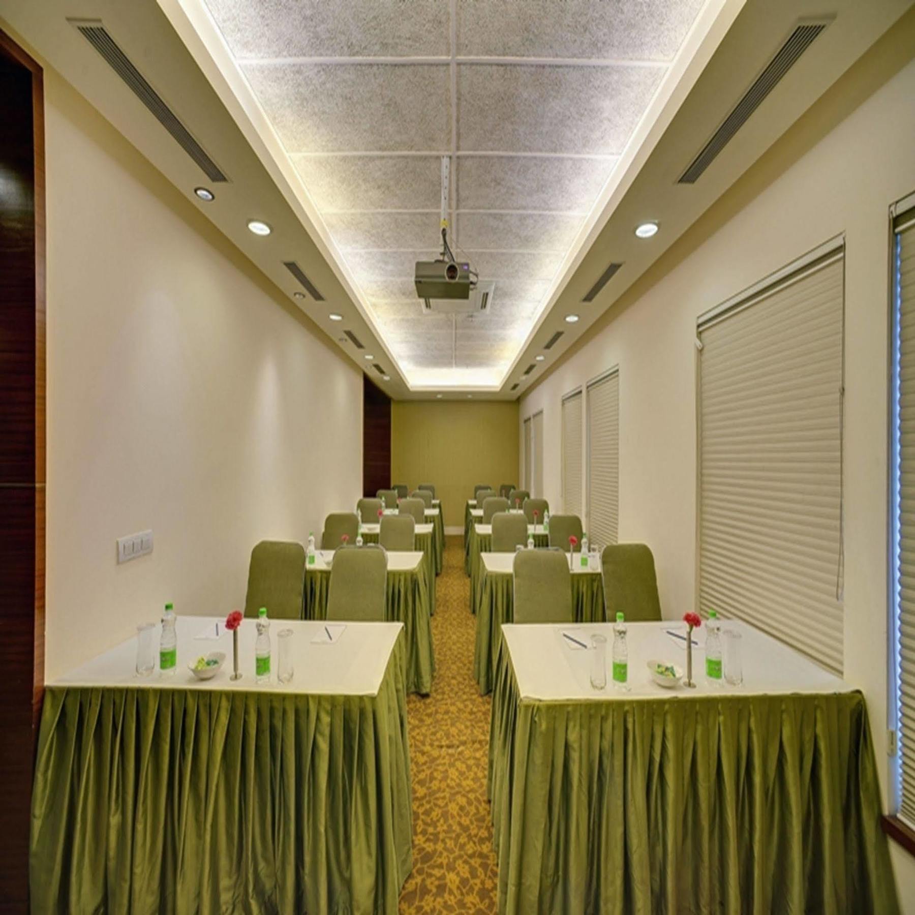 Muse Sarovar Portico Nehru Place Nuova Delhi Esterno foto