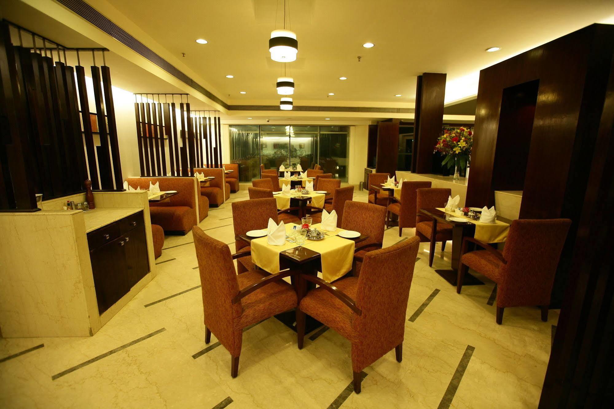 Muse Sarovar Portico Nehru Place Nuova Delhi Esterno foto