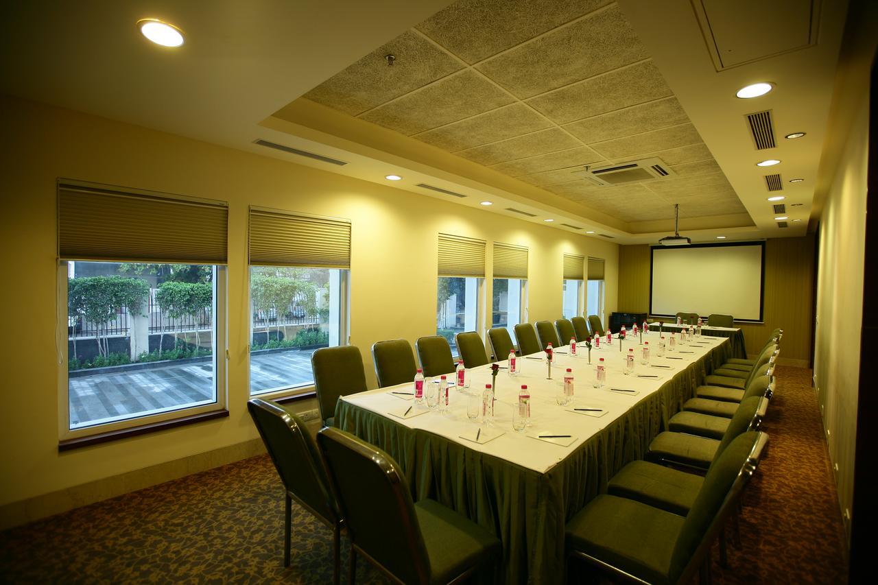 Muse Sarovar Portico Nehru Place Nuova Delhi Esterno foto
